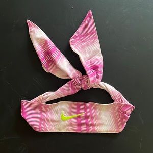 Nike performance tie head band.